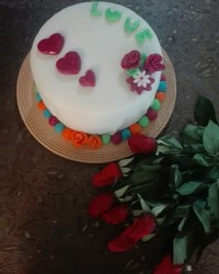 کیک اسفنجی با روکش فوندانت