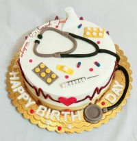 کیک خامه ای با تزئینات فوندانت