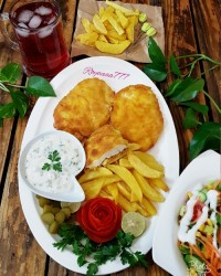 شنیسل مرغ .با سیب زمینی فست فودی