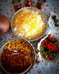 ناهار مون خورش قیمه همراه با سالاد شیرازی وخیارماست