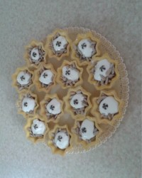 مینی تارت توت فرنگی با پوشش خامه..