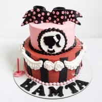 کیک خامه با دکور فوندانت