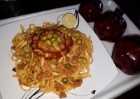 پاستا با کره قهوه ای و گردو