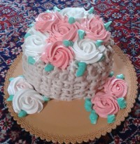 کیک اسفنجی با تزیین خامه