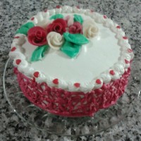 کیک خامه ای با تزیین فوندانت و خامه