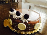 کیک اسفنجی با کاور سس براق فرانسوی