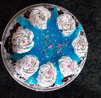 کیک بی مناسبت