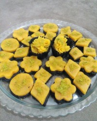 اینم حلوا واسه روضه مادرم