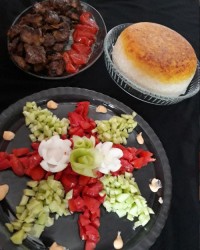 دیزاین سالاد شیرازی وبرنج وگوشت