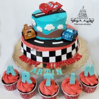 کیک خامه و فوندانت