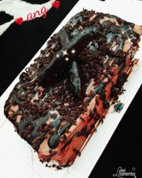 کیک شکلاتی با روکش خامه