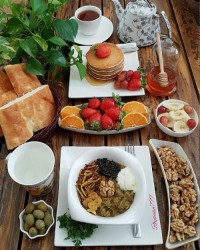 صبحانه کشک_بادمجون_ پنکیک_