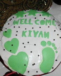 کیک خامه ای با فیلینگ موز و گردو