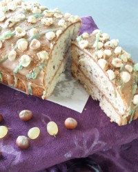 کیک فندق با سس کارامل