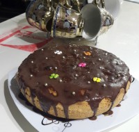 کیک وانیلی با روکش گاناش