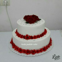 کیک گل رز قرمز