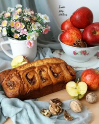 نان رول سیب و دارچین و گردو