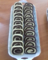 شیرینی رولی دورنگ