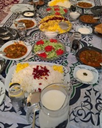 خورشت بامیه با برنج و مرغ