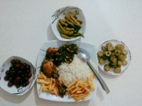 اینم از غذای امشب ما،پلو ومرغ خوشمزه به روش خودم?????