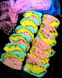 کیک موجدار رنگارنگ