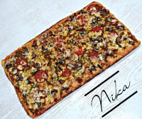 پیتزاگوشت وسبزیجات