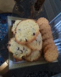 شیرینی کشمشی من برای اولین بار ببخشید ظاهرش اصلا خوب نشده ولی طعمش عالیه