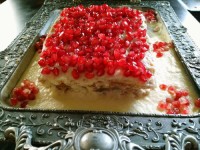 کیک خرمالو با رویه پنیر و انار