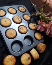 کاپ کیک شکلاتی با مغز وانیلی و رویه مخصوص