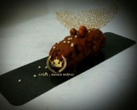 رول خرمای مغزدار شکلاتی