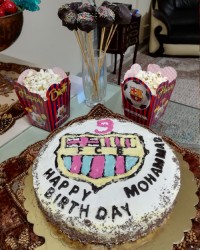 کیک تولدبا خامه فلینگ موز و گردو