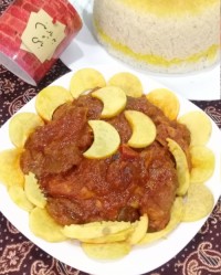 خوراک مرغ و آلو با برنج زعفرونی