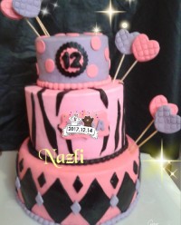 کیک سه طبقه