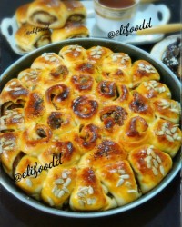 اینم یه مدل دیگه نون خرمایی که تو قالب به شکل گل درست کردم طعمش واقعا عالیه