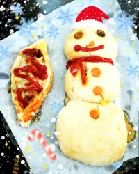 مینی پیتزا به شکل آدم برفی