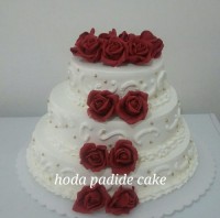 کیک شکلاتی فوندانتی با گل