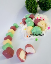 شکلات قالبی با مغز پشمک