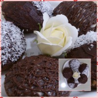 مافین شکلاتی با خامه انار