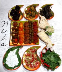 خوراک گوشت باآلوچه (گوجه سبز)
