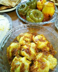 دلمه برگ کلم با رب انار