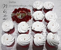 کاپ کیک شکلاتی باتزیین خامه