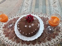 کیک اسفنجی باروکش گاناش