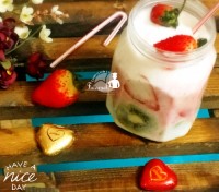 شیک توت فرنگی چند لایه