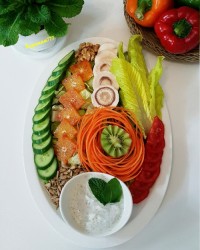 سالاد با سس ماست رژیمی و خونگی