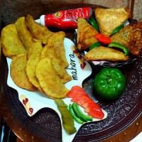 پیراشکی گوشت و سمبوسه پیتزایی