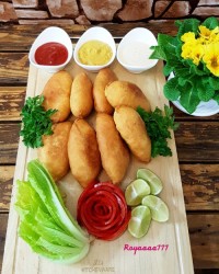 پیتزاپیراشکی خونگی خمیرشو خودم درست کردم