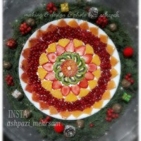 دسرمیوه با سس توت فرنگی