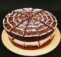 کیک خامه شکلاتی