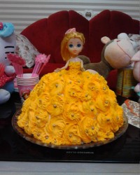 کیک باربی با فیلینگ موز و گردو