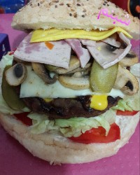 ساندویچ همبرگر و قارچ